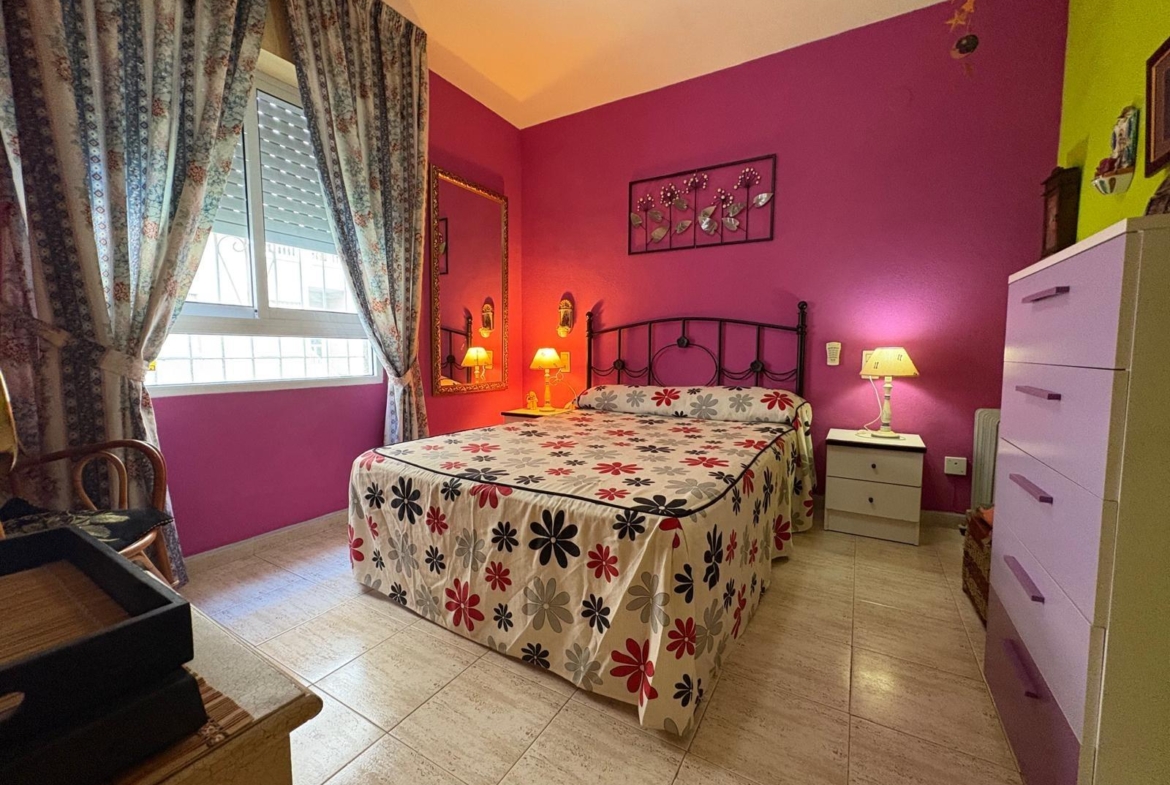 Charming Apartment in the Heart of Torrevieja 🏡✨ 2 Bedrooms 1 Bathroom with Patio and Pool
