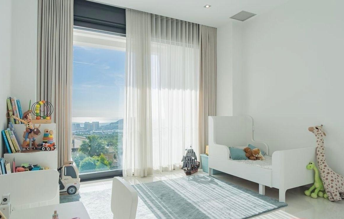 Exquisite villa with private pool and panoramic views in Sierra Cortina