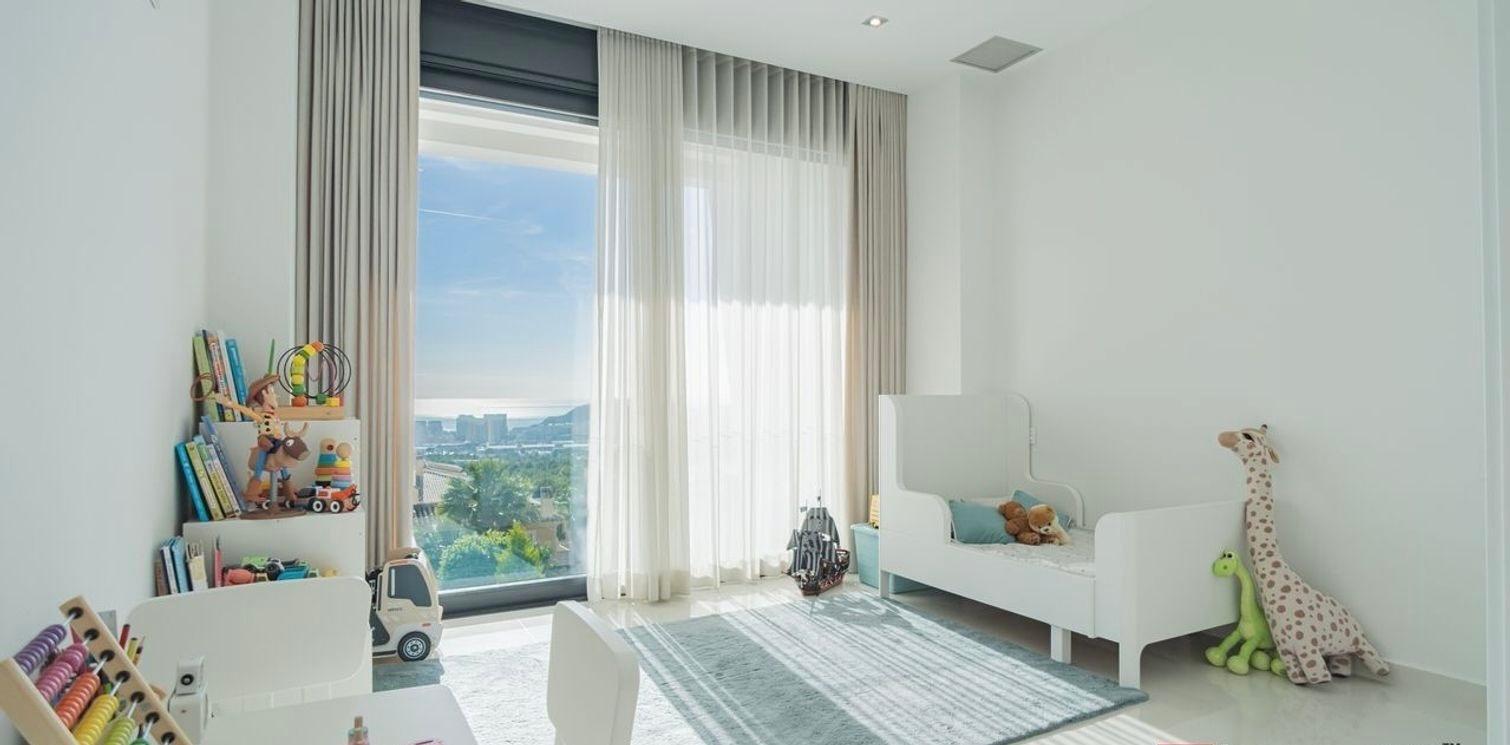Exquisite villa with private pool and panoramic views in Sierra Cortina