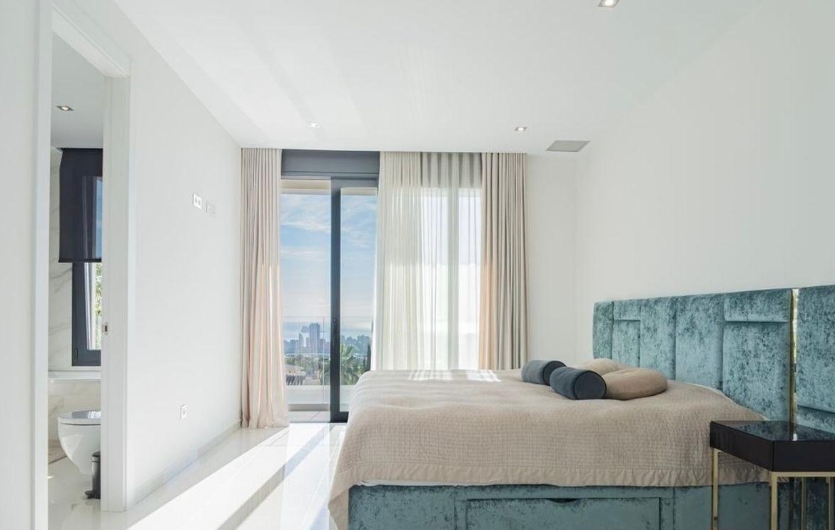 Exquisite villa with private pool and panoramic views in Sierra Cortina
