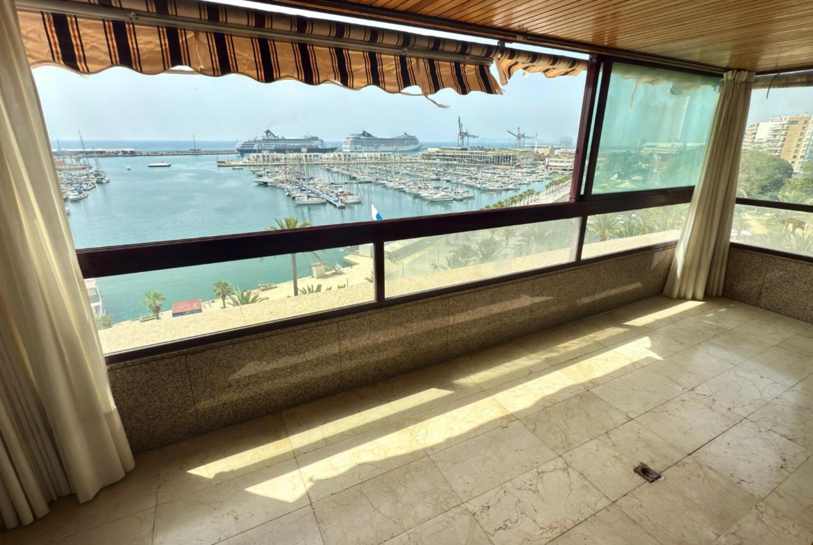 Ático de Lujo con Vistas Espectaculares en la Explanada de España, Alicante