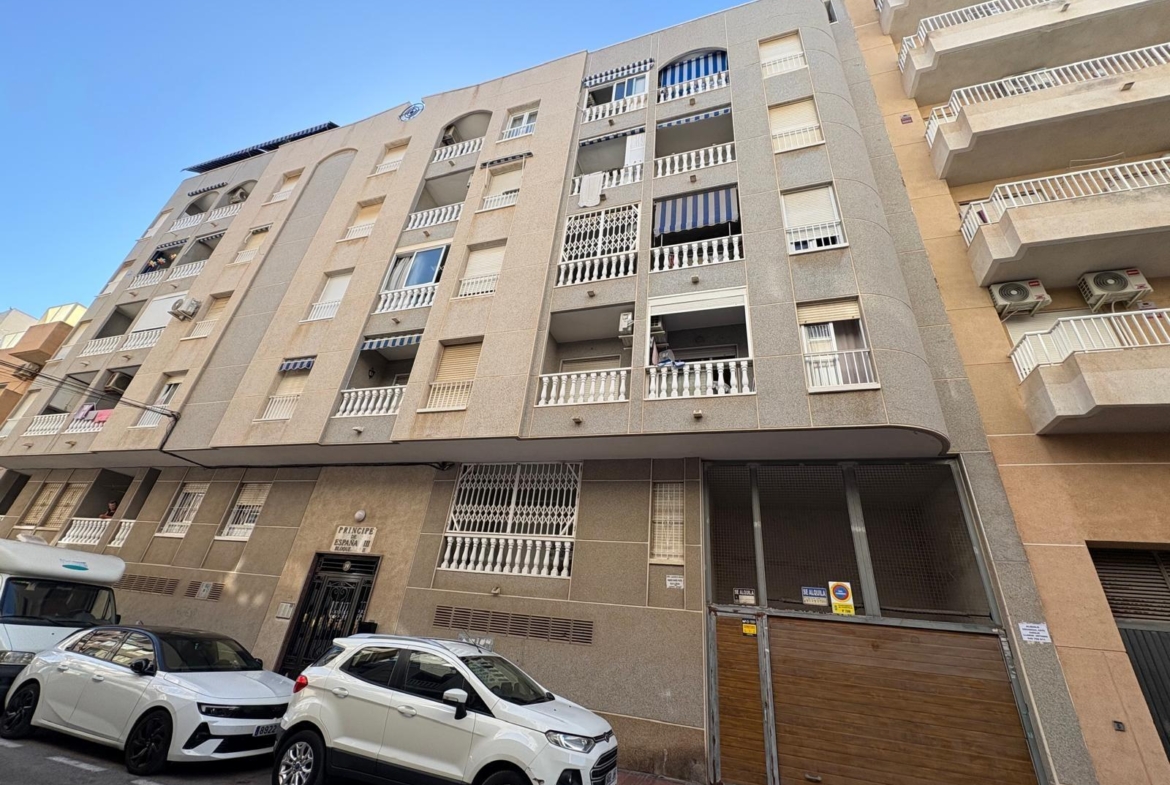 Charming Apartment in the Heart of Torrevieja 🏡✨ 2 Bedrooms 1 Bathroom with Patio and Pool