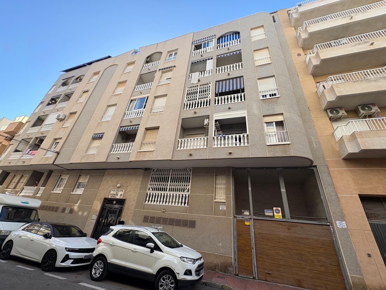 Charming Apartment in the Heart of Torrevieja 🏡✨ 2 Bedrooms 1 Bathroom with Patio and Pool