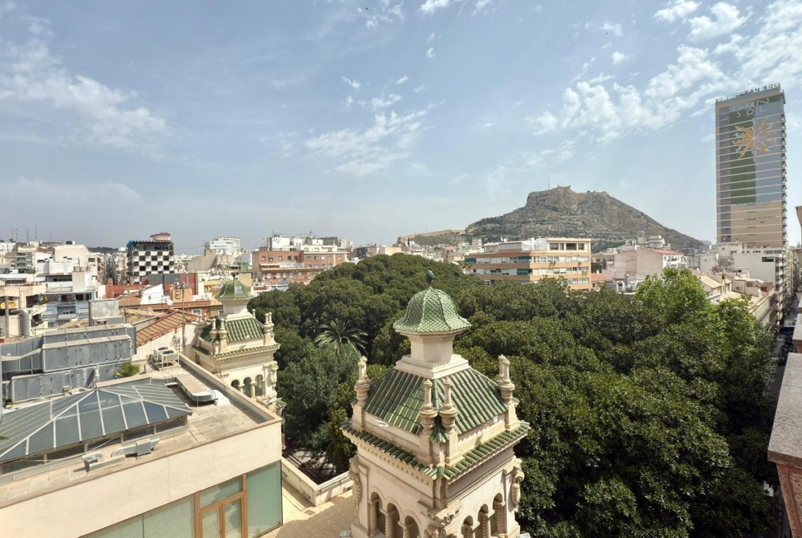 Ático de Lujo con Vistas Espectaculares en la Explanada de España, Alicante