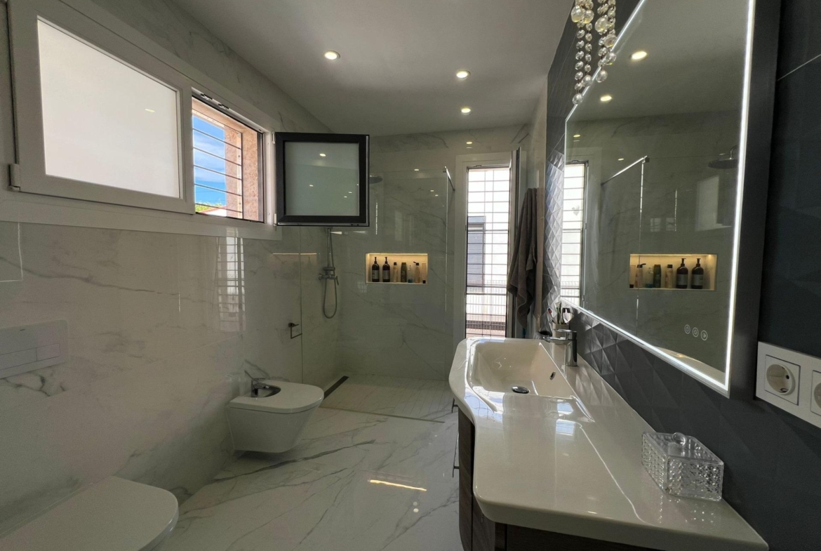Spectacular Beachfront VILLA, LA MATA