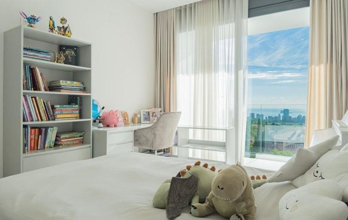Exquisite villa with private pool and panoramic views in Sierra Cortina