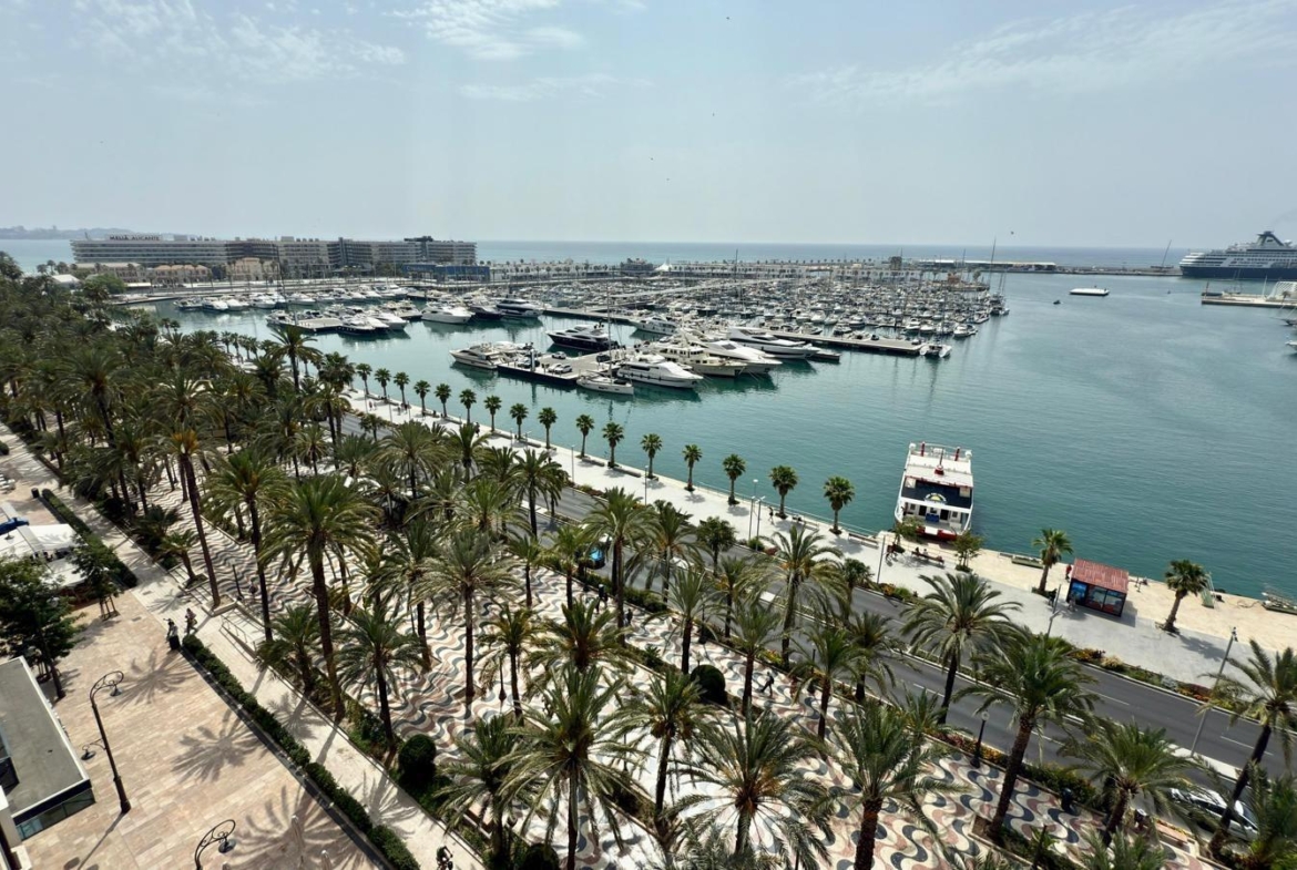 Ático de Lujo con Vistas Espectaculares en la Explanada de España, Alicante