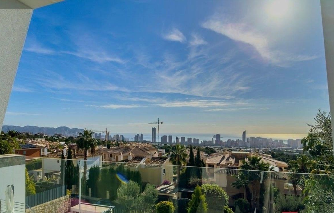 Exquisite villa with private pool and panoramic views in Sierra Cortina