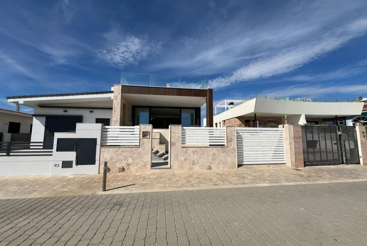 Spectacular Beachfront VILLA, LA MATA