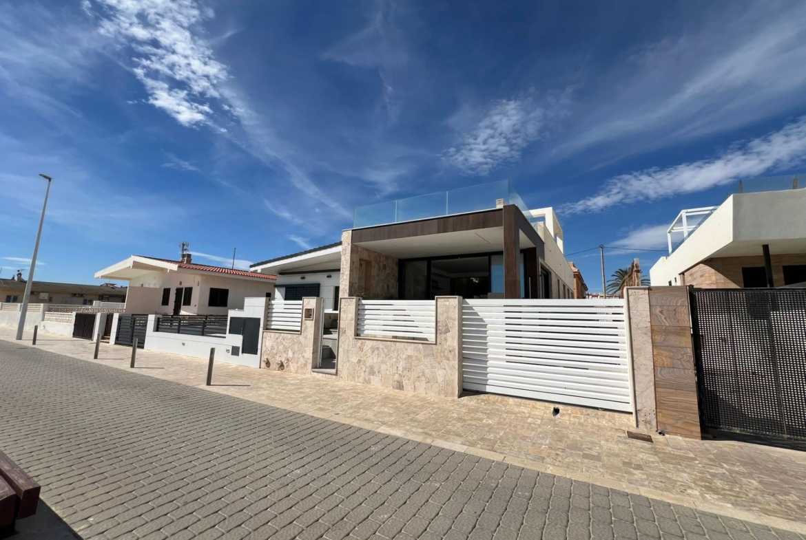 Spectacular Beachfront VILLA, LA MATA