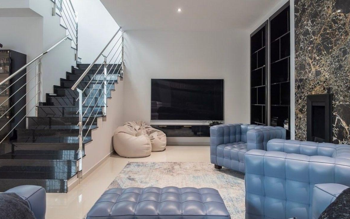 Exquisite villa with private pool and panoramic views in Sierra Cortina