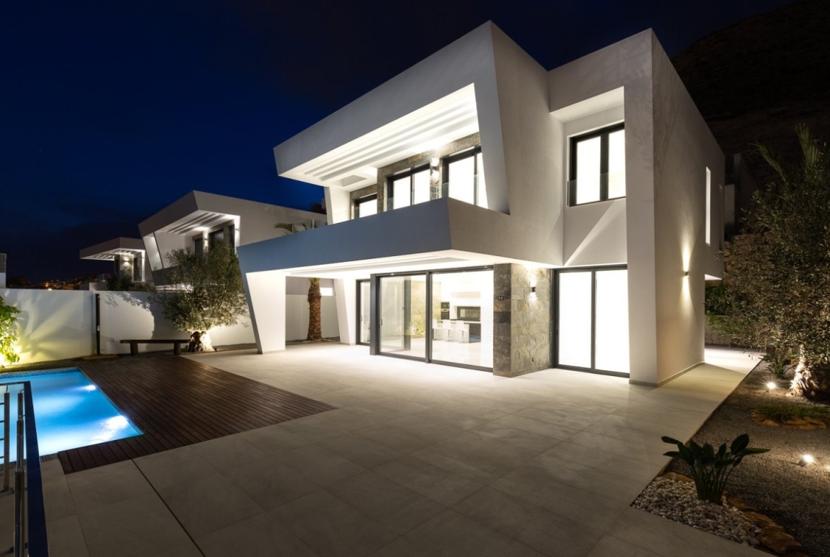 Exquisite villa with private pool and panoramic views in Sierra Cortina