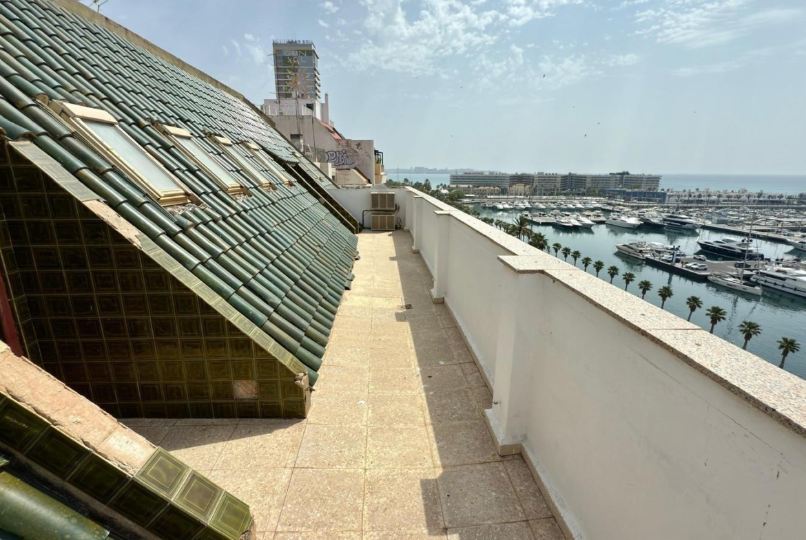 Ático de Lujo con Vistas Espectaculares en la Explanada de España, Alicante