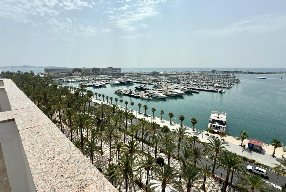 Ático de Lujo con Vistas Espectaculares en la Explanada de España, Alicante