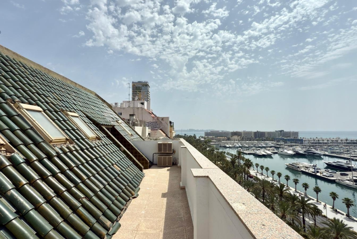 Ático de Lujo con Vistas Espectaculares en la Explanada de España, Alicante