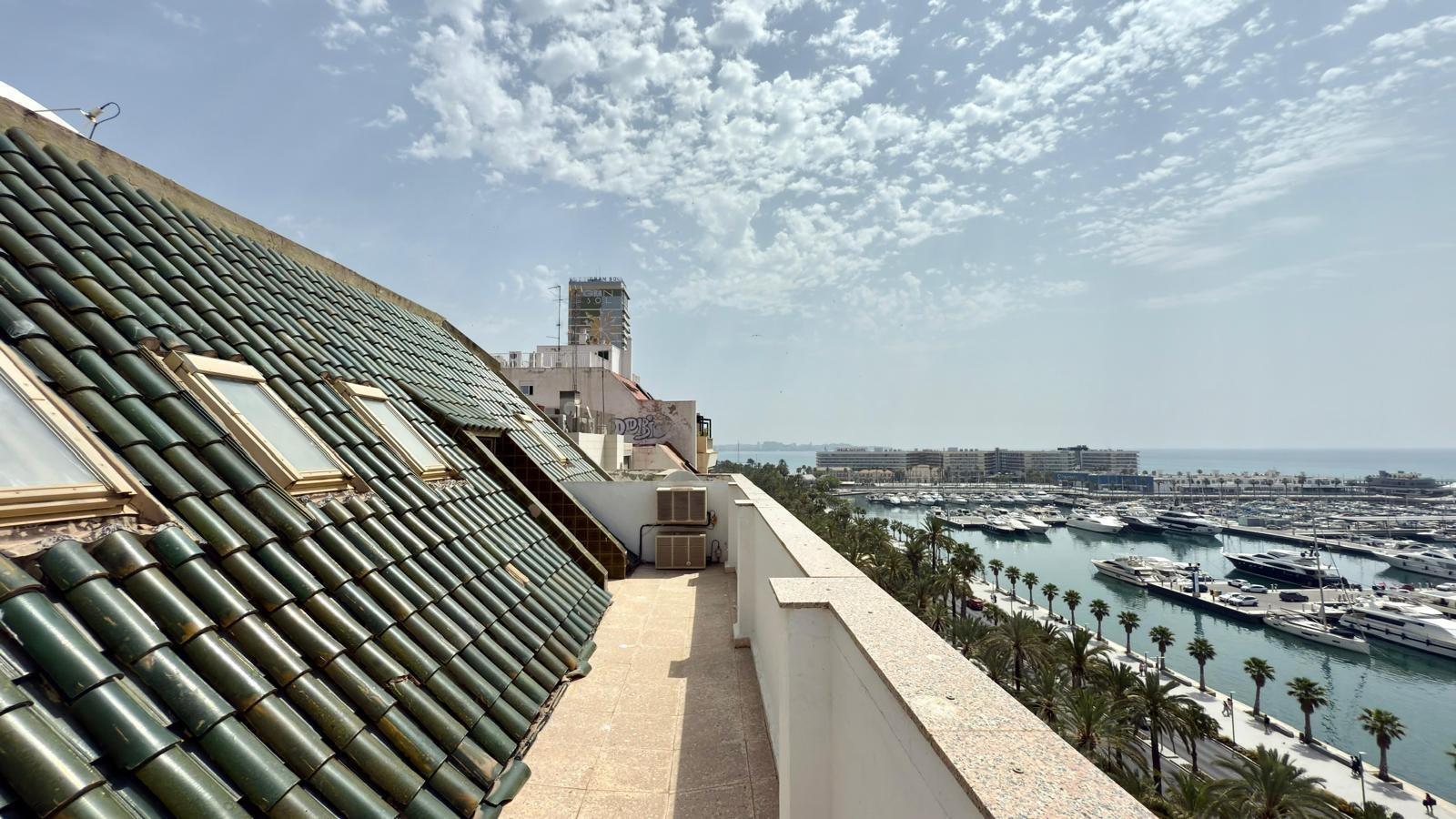 Ático de Lujo con Vistas Espectaculares en la Explanada de España, Alicante