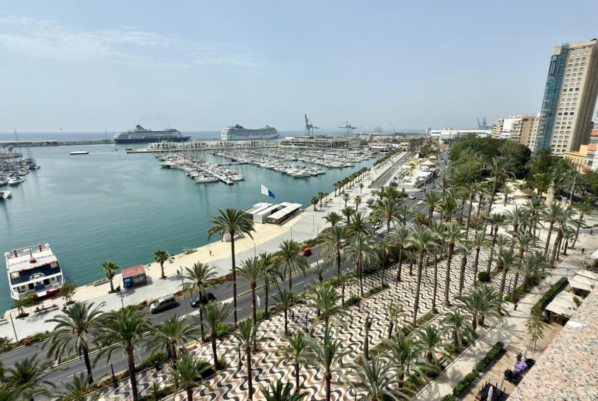 Ático de Lujo con Vistas Espectaculares en la Explanada de España, Alicante