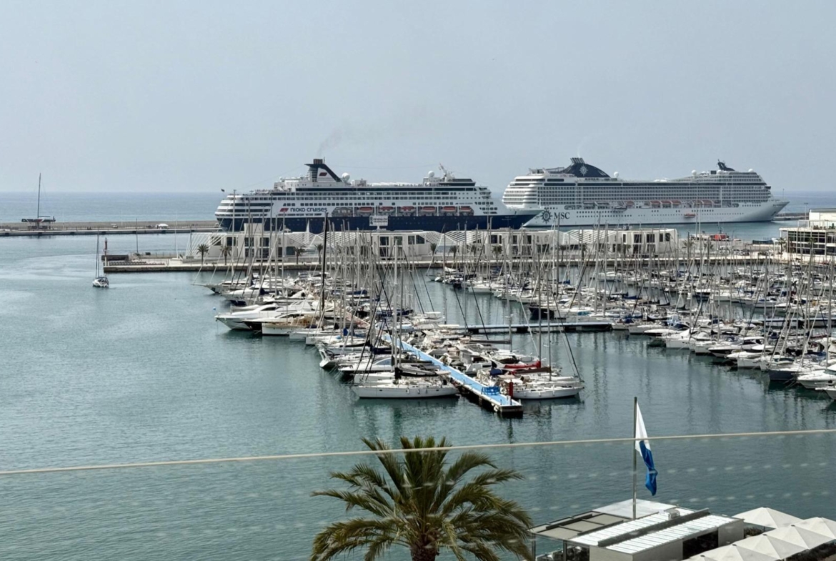 Ático de Lujo con Vistas Espectaculares en la Explanada de España, Alicante