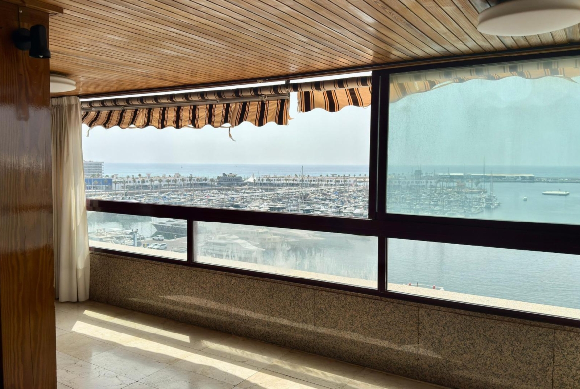 Ático de Lujo con Vistas Espectaculares en la Explanada de España, Alicante