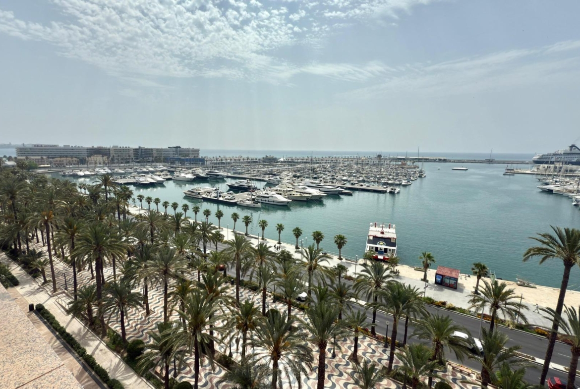 Ático de Lujo con Vistas Espectaculares en la Explanada de España, Alicante