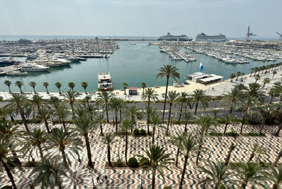 Ático de Lujo con Vistas Espectaculares en la Explanada de España, Alicante