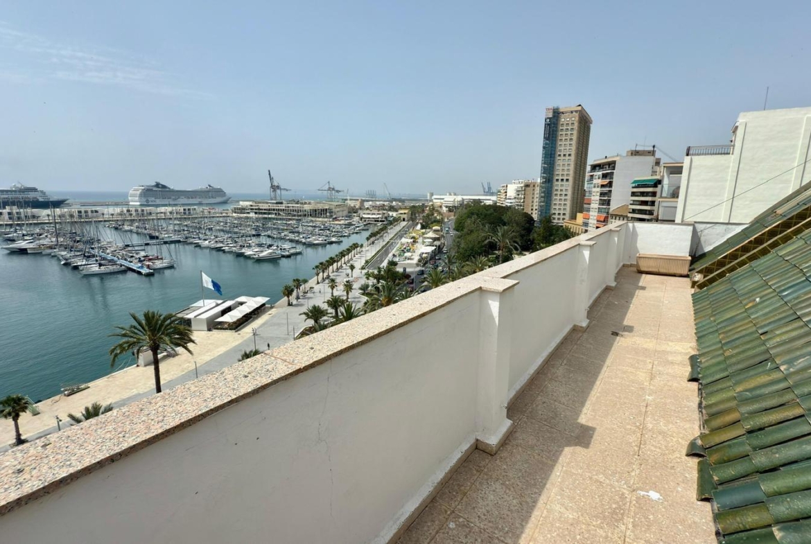 Ático de Lujo con Vistas Espectaculares en la Explanada de España, Alicante