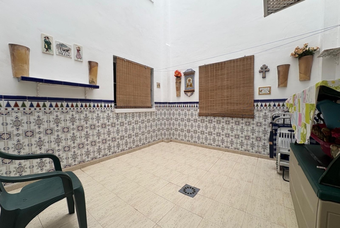 Charming Apartment in the Heart of Torrevieja 🏡✨ 2 Bedrooms 1 Bathroom with Patio and Pool