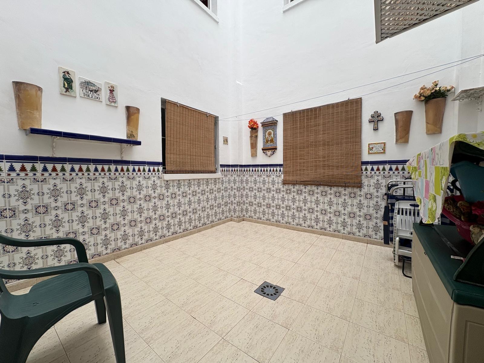 Charming Apartment in the Heart of Torrevieja 🏡✨ 2 Bedrooms 1 Bathroom with Patio and Pool