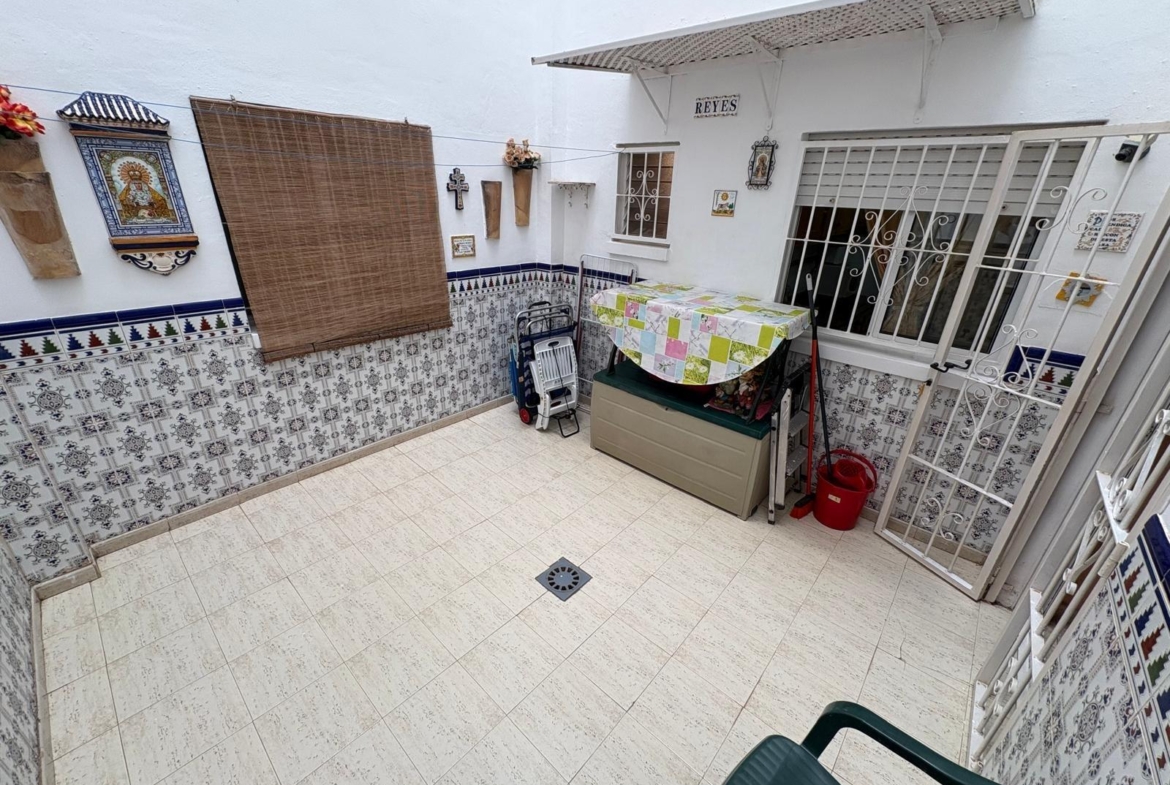 Charming Apartment in the Heart of Torrevieja 🏡✨ 2 Bedrooms 1 Bathroom with Patio and Pool