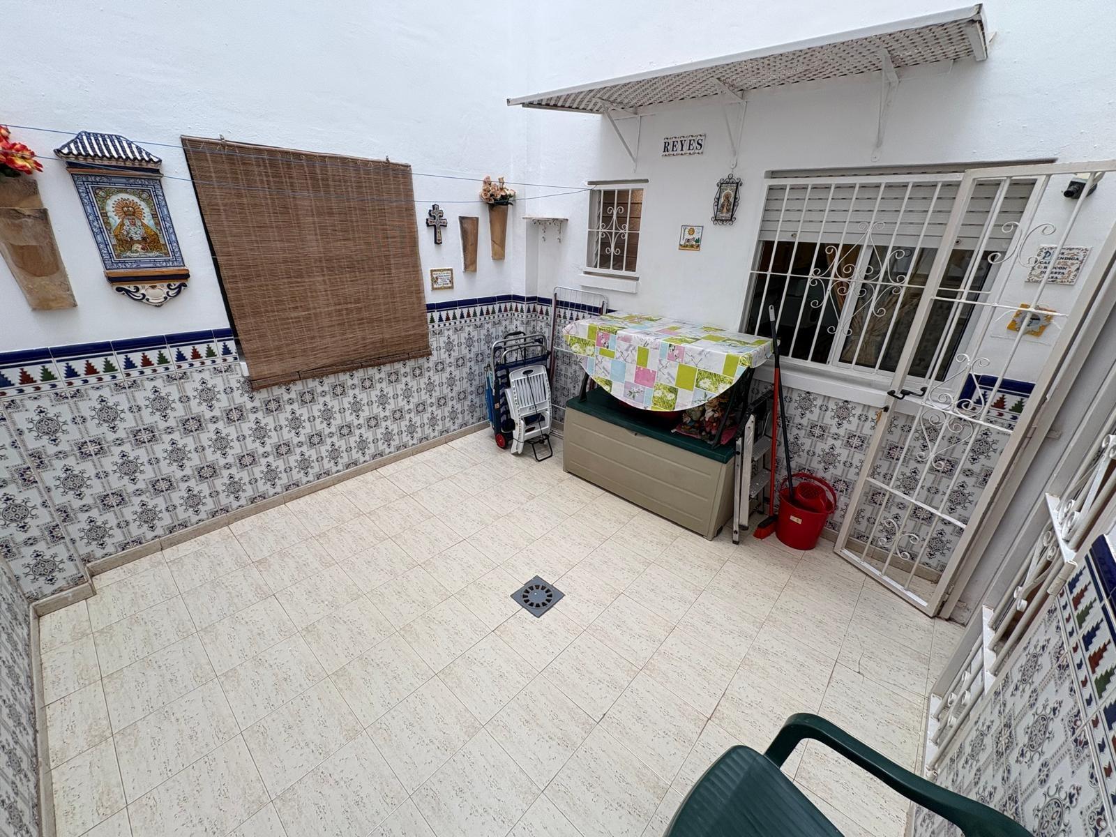 Charming Apartment in the Heart of Torrevieja 🏡✨ 2 Bedrooms 1 Bathroom with Patio and Pool