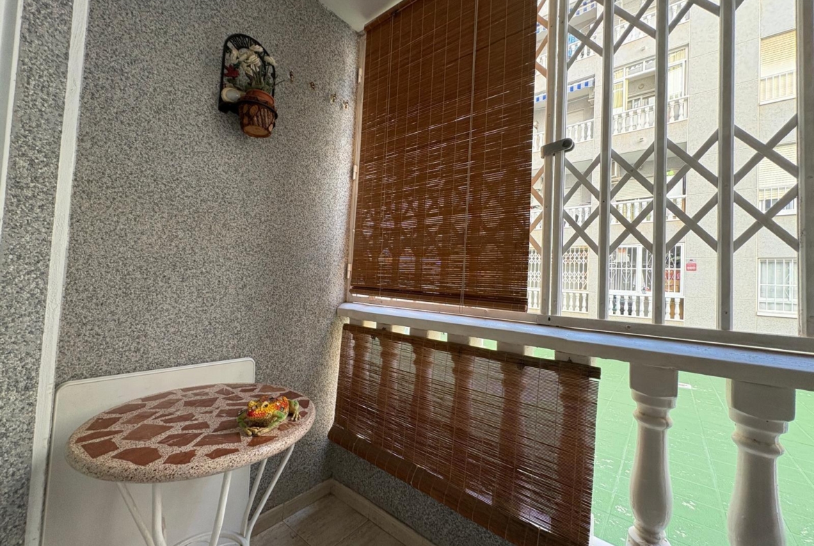 Charming Apartment in the Heart of Torrevieja 🏡✨ 2 Bedrooms 1 Bathroom with Patio and Pool