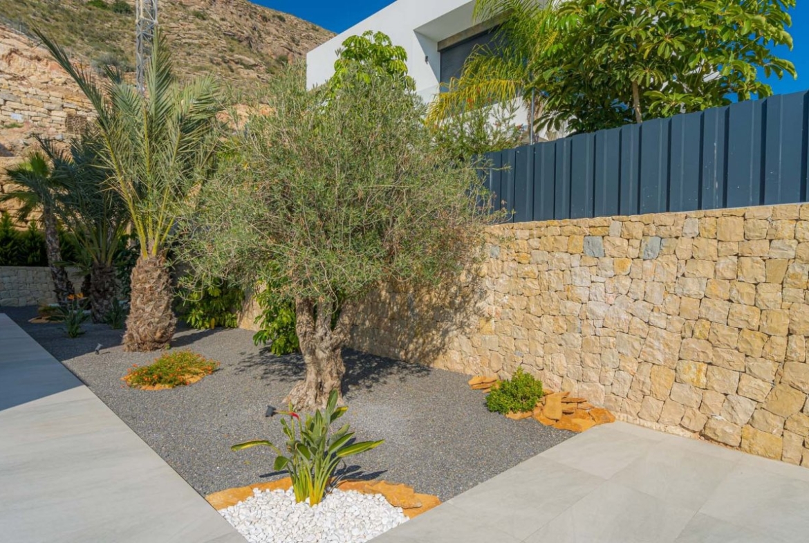 Exquisite villa with private pool and panoramic views in Sierra Cortina