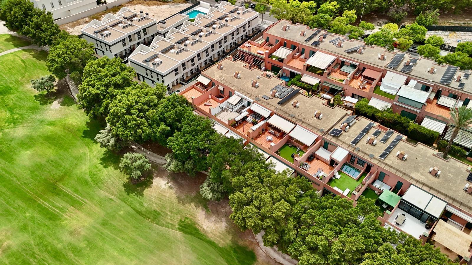 Exclusivo Adosado en Primera Línea de Golf de la Playa de San Juan con vistas espectaculares