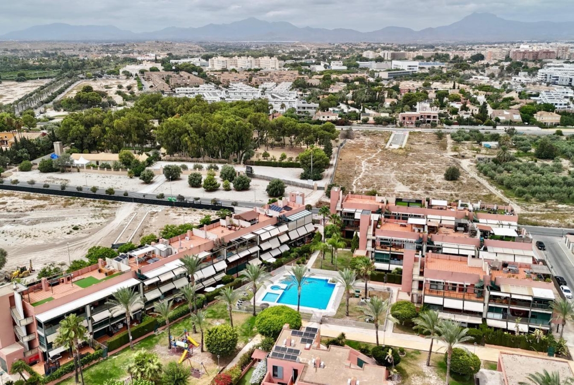 Exclusivo Adosado en Primera Línea de Golf de la Playa de San Juan con vistas espectaculares