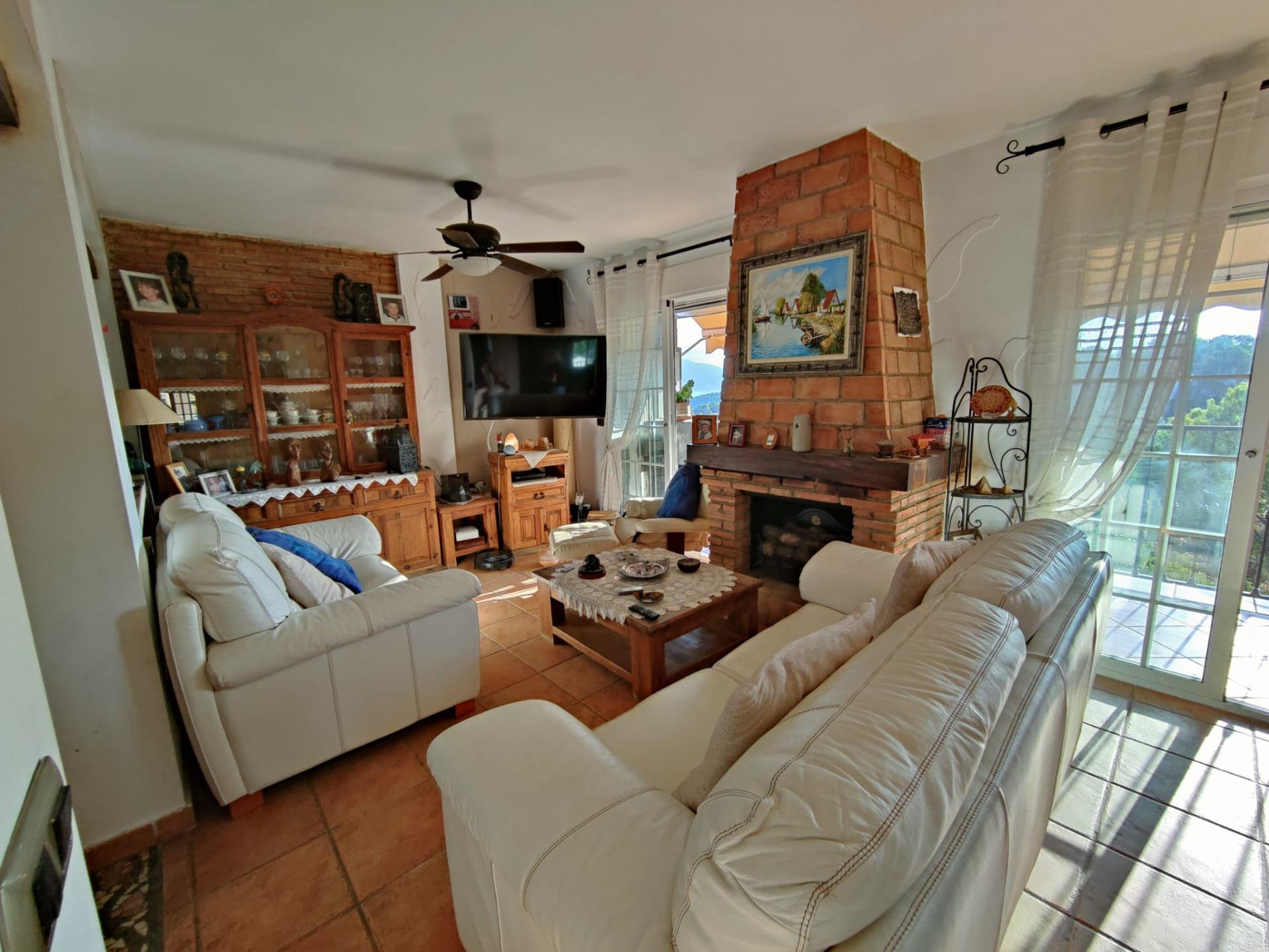 9-12-6 DETACHED VILLA, SPACIOUS WITH PRIVACY IN A NATURAL ENVIRONMENT IN LA NUCIA