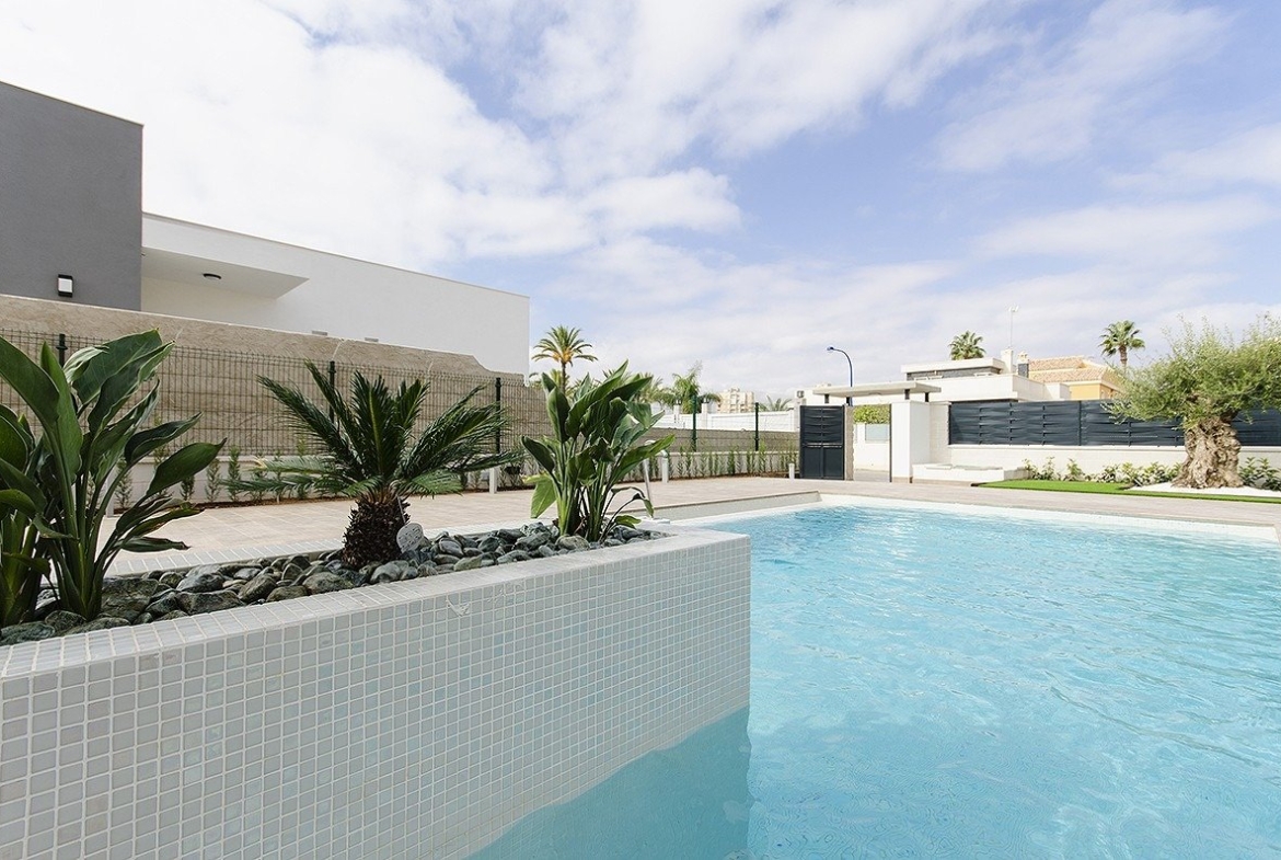 NIEUWE BUILT VILLA IN ORIHUELA COSTA (CAMPOAMOR)