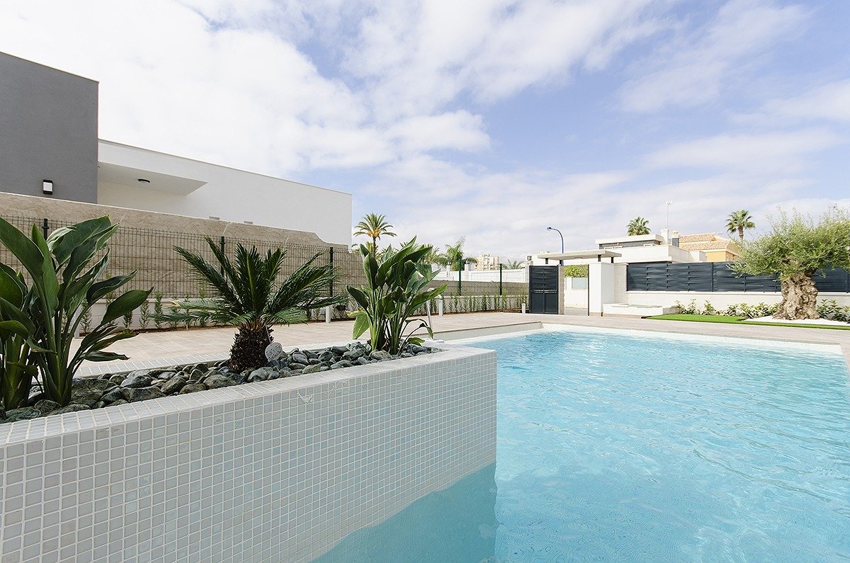 NIEUWE BUILT VILLA IN ORIHUELA COSTA (CAMPOAMOR)