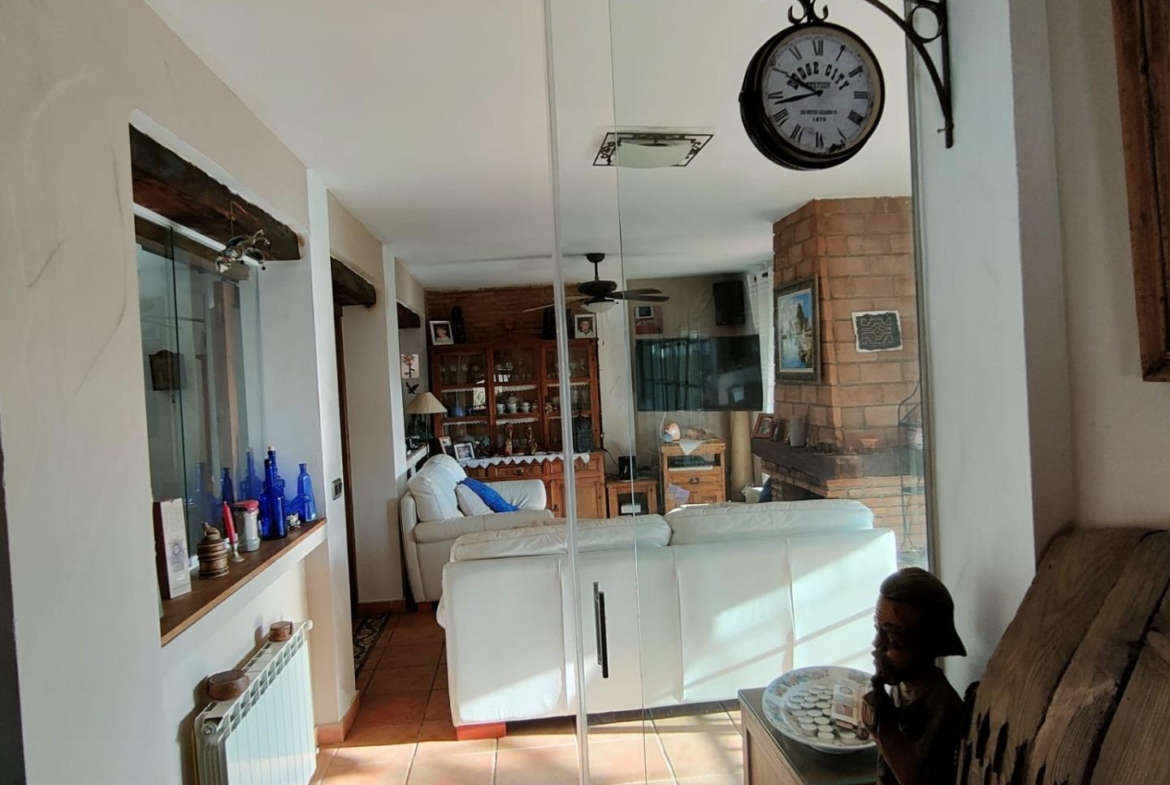 DETACHED VILLA, SPACIOUS WITH PRIVACY IN A NATURAL ENVIRONMENT IN LA NUCIA