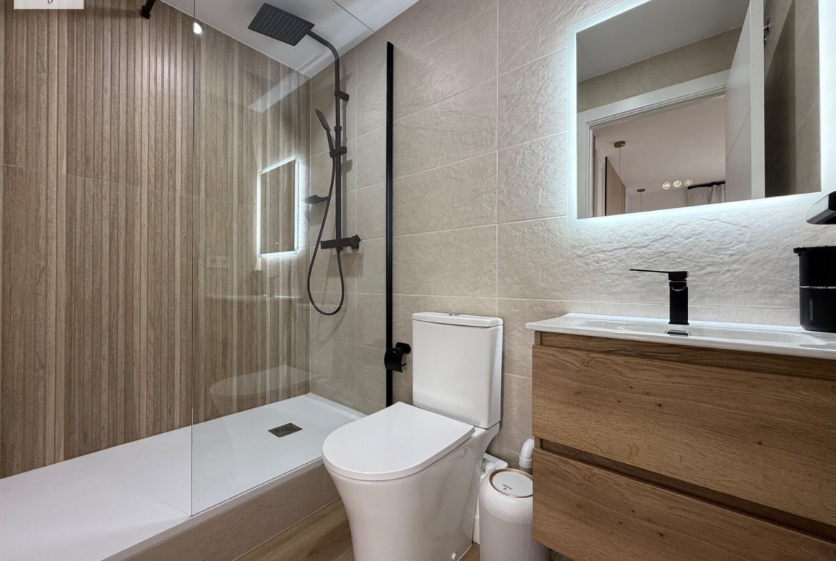 Tourist License Aparthotel-Style Apartment for Sale – Turnkey Business in the Heart of Alicante