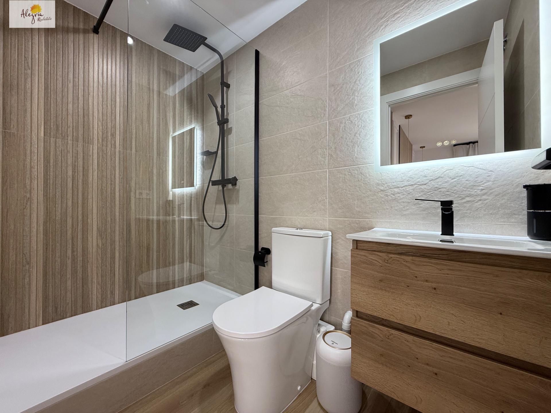 9-16-11 Tourist License Aparthotel-Style Apartment for Sale – Turnkey Business in the Heart of Alicante
