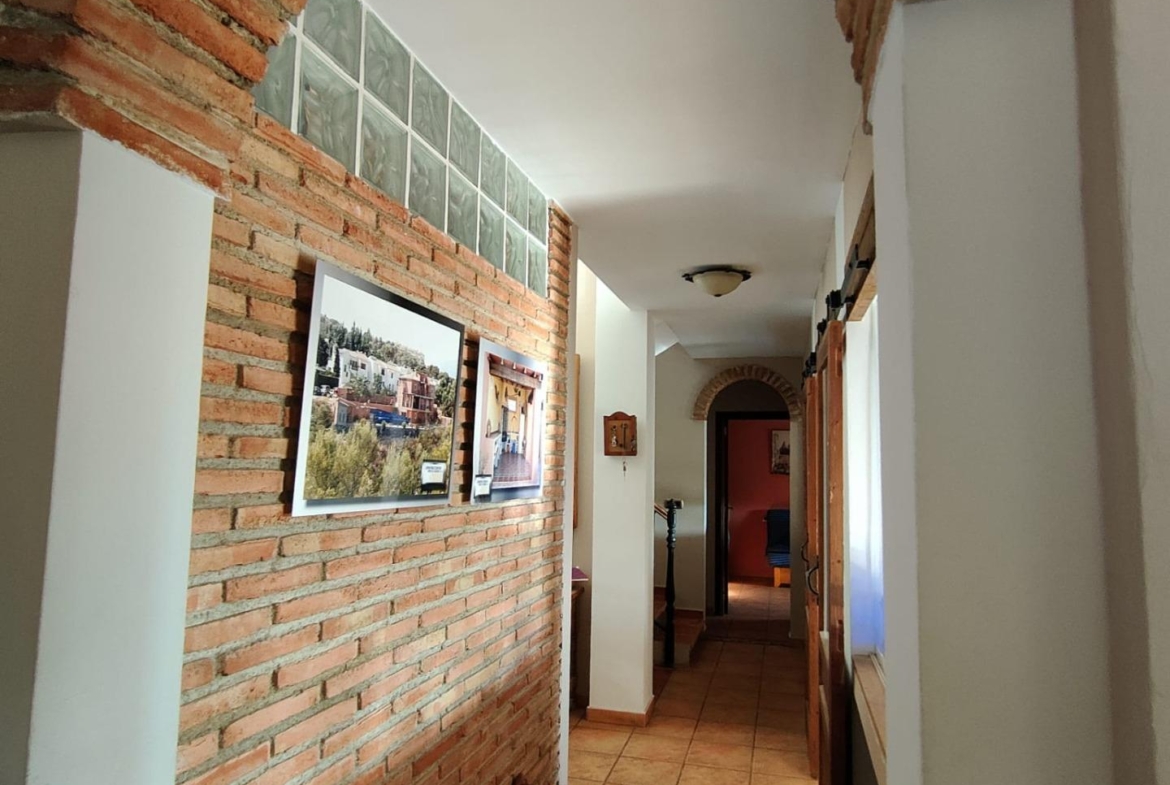 DETACHED VILLA, SPACIOUS WITH PRIVACY IN A NATURAL ENVIRONMENT IN LA NUCIA