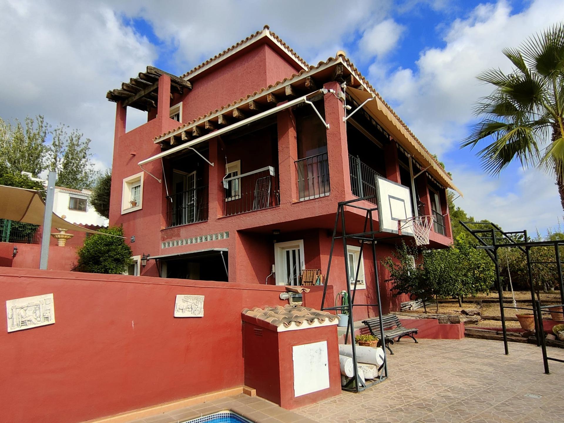 9-17-5 DETACHED VILLA, SPACIOUS WITH PRIVACY IN A NATURAL ENVIRONMENT IN LA NUCIA