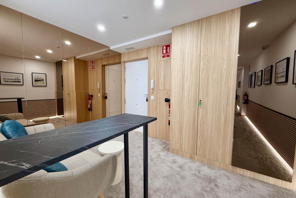 Tourist License Aparthotel-Style Apartment for Sale – Turnkey Business in the Heart of Alicante
