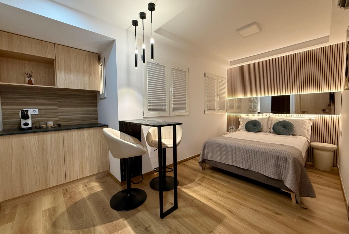 Tourist License Aparthotel-Style Apartment for Sale – Turnkey Business in the Heart of Alicante
