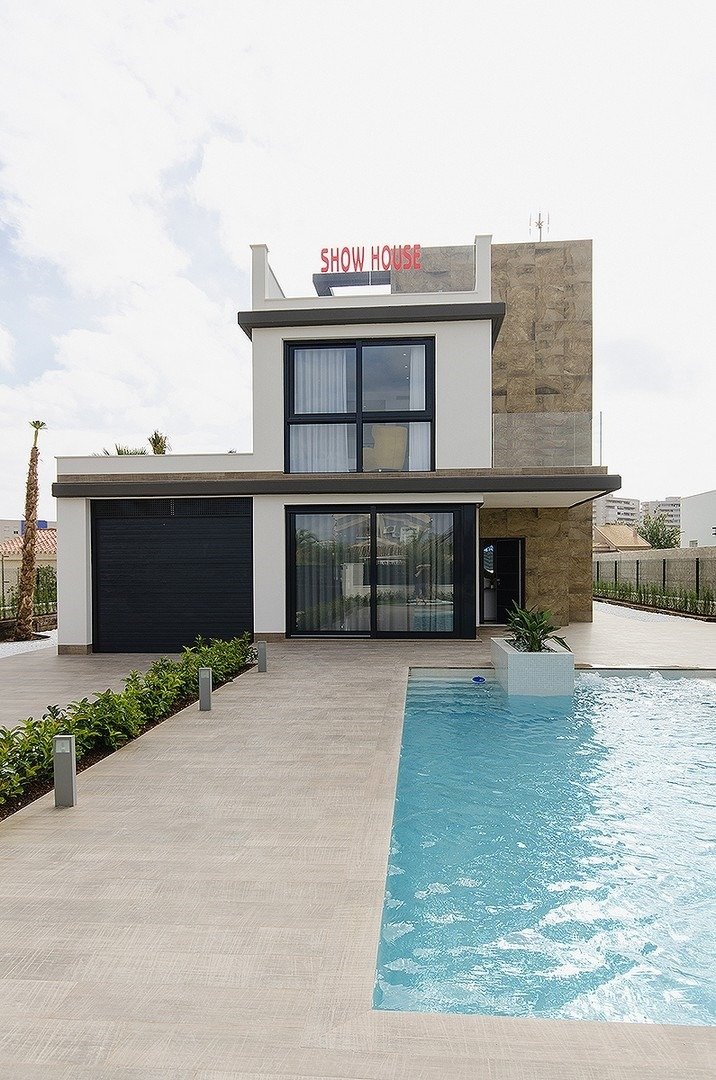 NIEUWE BUILT VILLA IN ORIHUELA COSTA (CAMPOAMOR)
