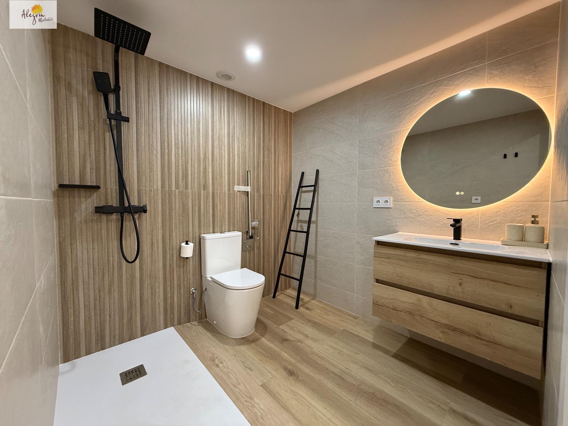 9-21-7 Tourist License Aparthotel-Style Apartment for Sale – Turnkey Business in the Heart of Alicante