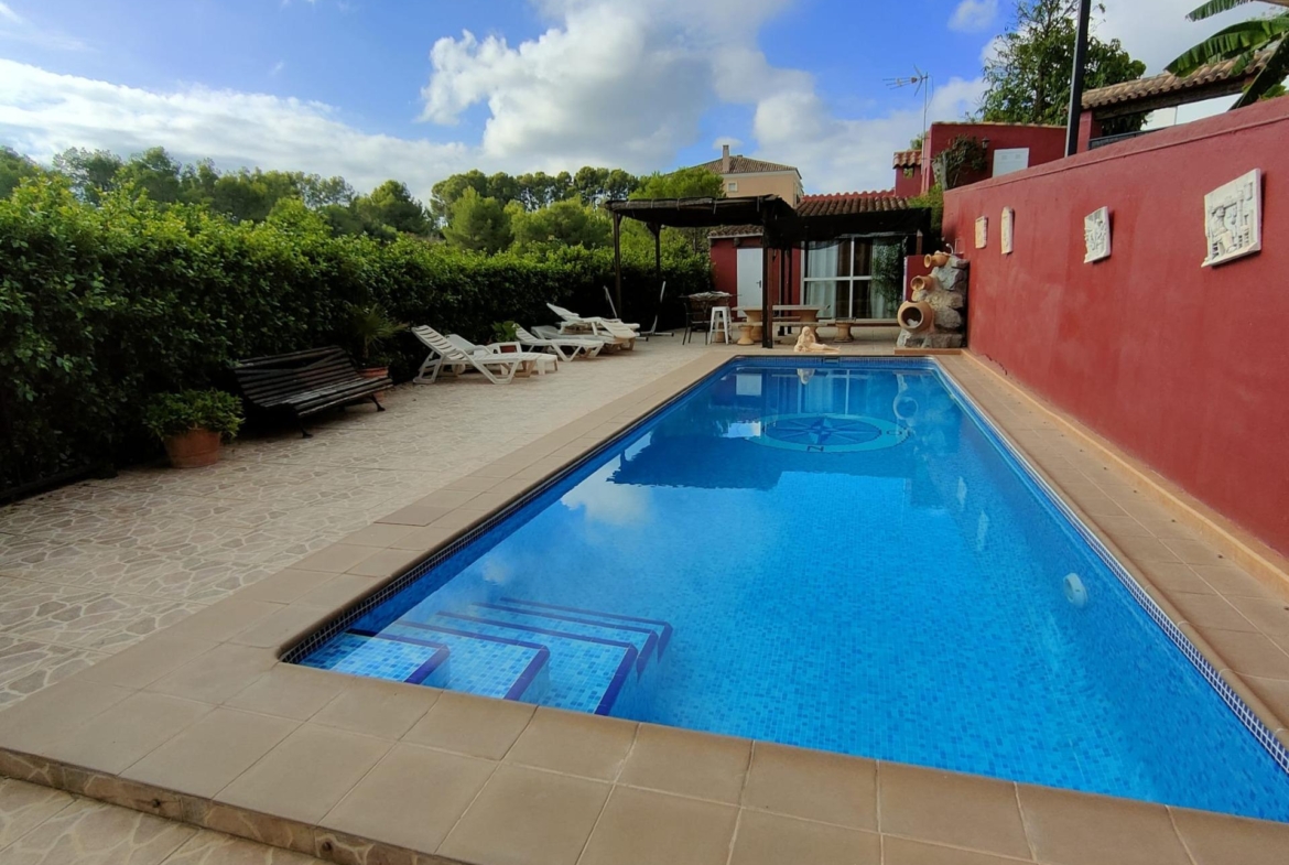 DETACHED VILLA, SPACIOUS WITH PRIVACY IN A NATURAL ENVIRONMENT IN LA NUCIA