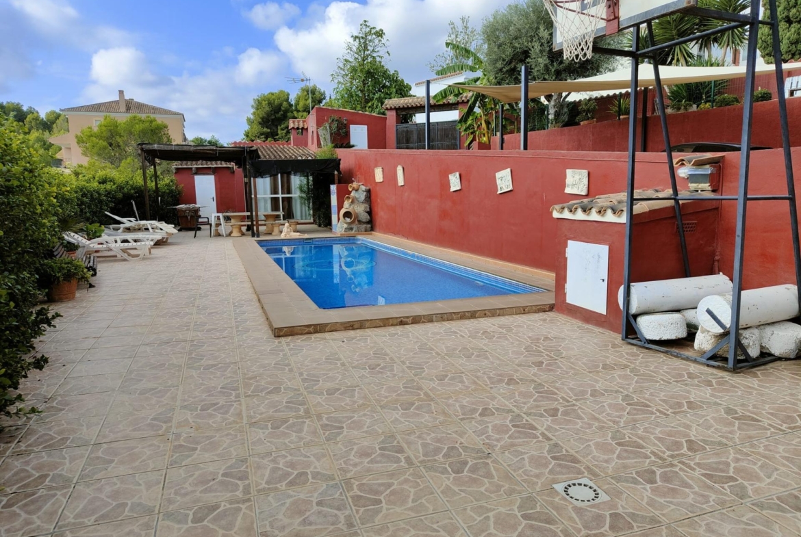 DETACHED VILLA, SPACIOUS WITH PRIVACY IN A NATURAL ENVIRONMENT IN LA NUCIA