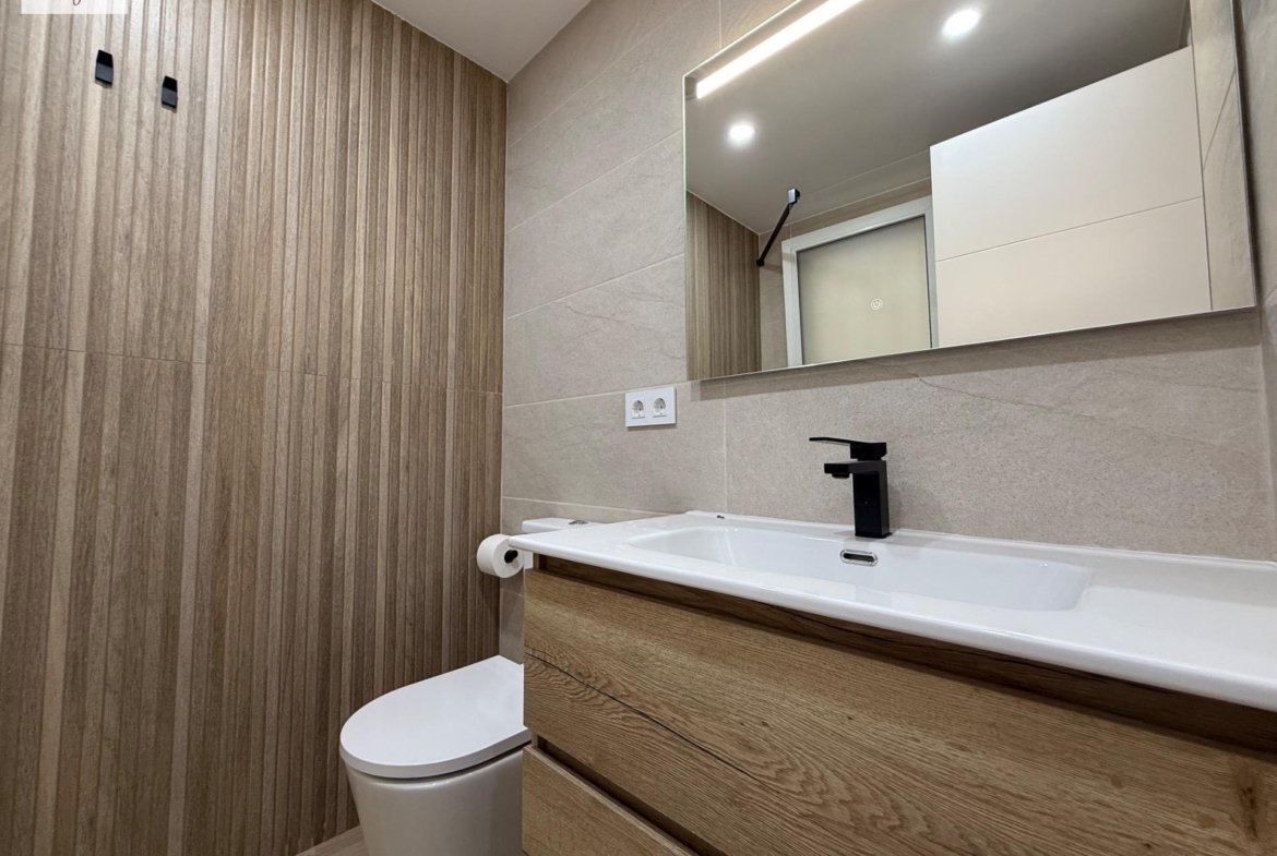 Tourist License Aparthotel-Style Apartment for Sale – Turnkey Business in the Heart of Alicante