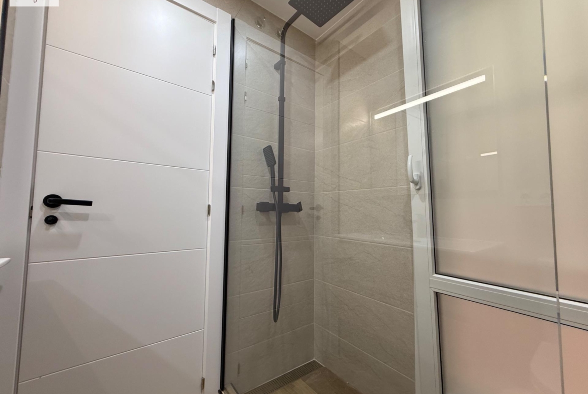 Tourist License Aparthotel-Style Apartment for Sale – Turnkey Business in the Heart of Alicante